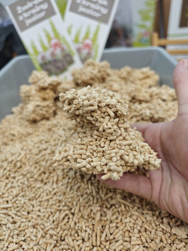 1733736752999 Zbrylony żwirek