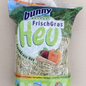Producent naturalnych żwirków i peletów dla kotów i gryzoni 28 SIANO z warzywami 500g dla gryzoni i królików